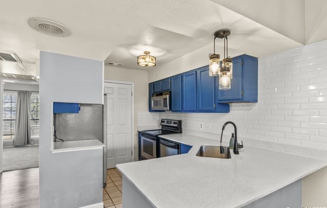 6100 Woodlake Unit 312 — photo 2