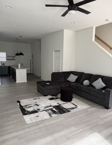 147 Vine — photo 2