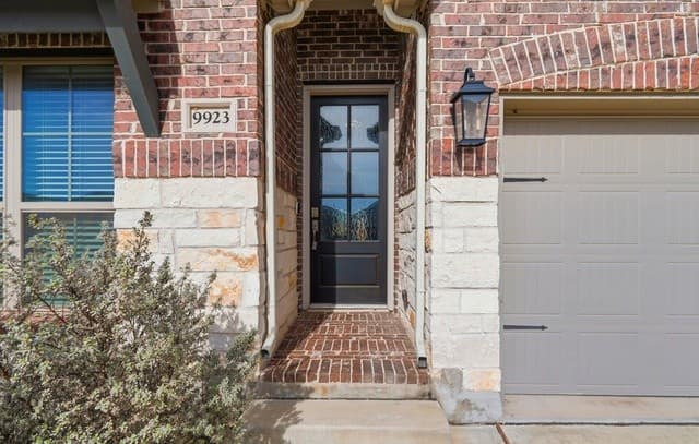 3-bedroom rental at 9923 Heeler Hand in San Antonio, TX — photo 5