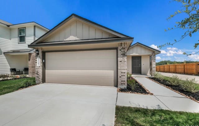 4-bedroom rental at 15203 Sacred Ibis in San Antonio, TX — photo 2