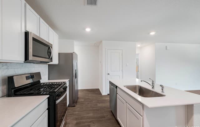 4-bedroom rental at 15203 Sacred Ibis in San Antonio, TX — photo 3