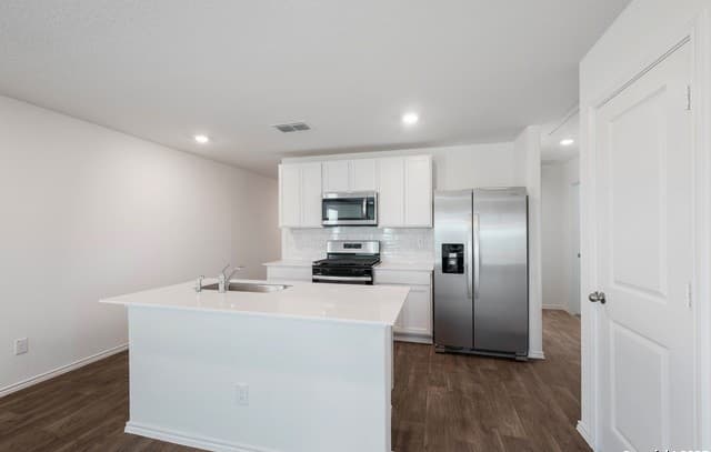 4-bedroom rental at 15203 Sacred Ibis in San Antonio, TX — photo 4