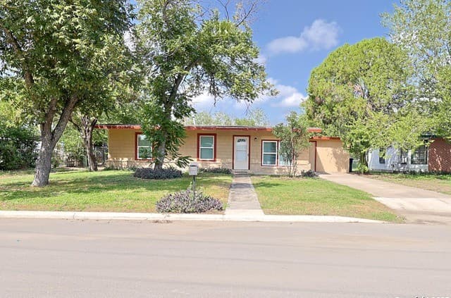 111 Grasmere — photo 2