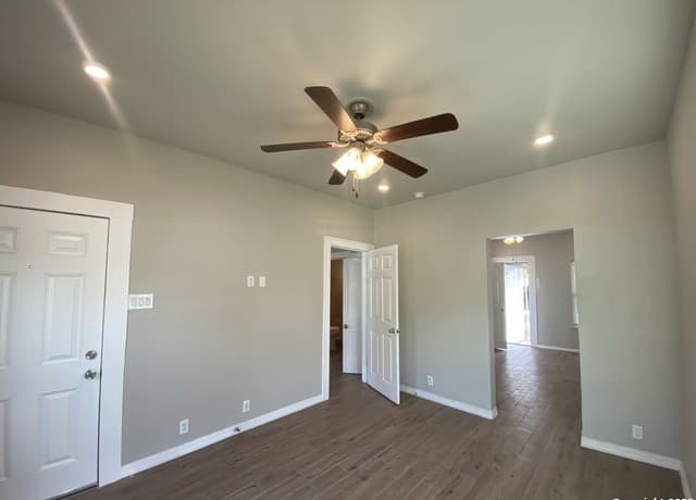 350 Barrett Pl — photo 4