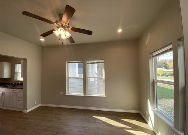 350 Barrett Pl — photo 5