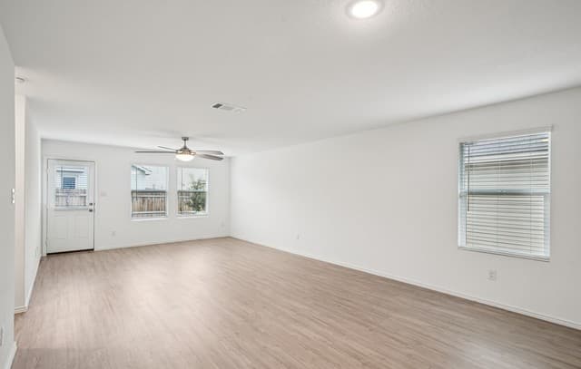 4-bedroom rental at 7216 Pasture in San Antonio, TX — photo 3
