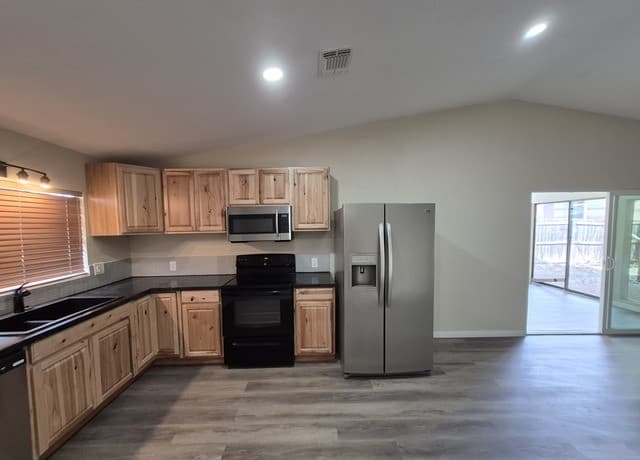 3-bedroom rental at 4018 Sunrise Cove in San Antonio, TX — photo 3