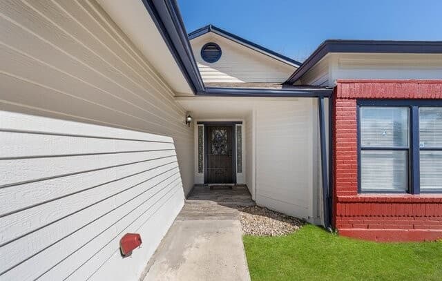 3-bedroom rental at 7919 Wayside Trail in San Antonio, TX — photo 3