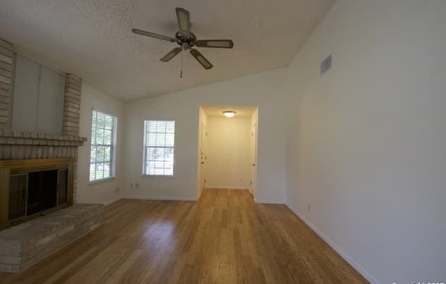 328 Bentwood — photo 2