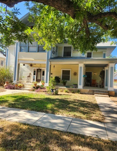 1027 Mistletoe Unit 2 — photo 1