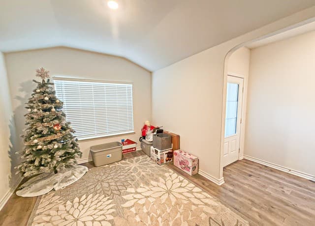 3-bedroom rental at 13138 Whisper Bend in San Antonio, TX — photo 3