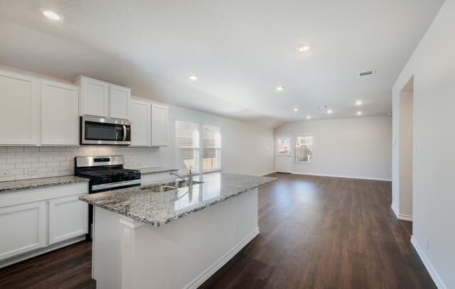 4-bedroom rental at 5619 Chase in San Antonio, TX — photo 3