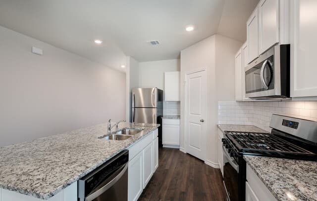 4-bedroom rental at 5619 Chase in San Antonio, TX — photo 5