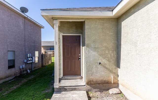 3-bedroom rental at 7226 Golf Unit 1 in San Antonio, TX — photo 3