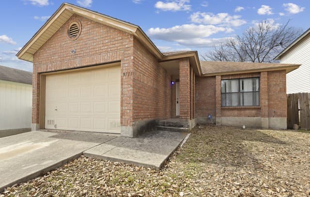 3-bedroom rental at 9711 Arcade Ridge in San Antonio, TX — photo 3
