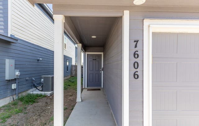 3-bedroom rental at 7606 Chancery Gate in San Antonio, TX — photo 4
