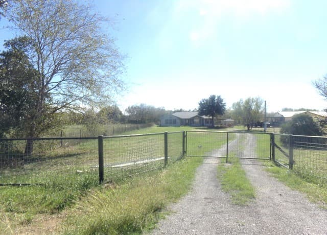 10340 Fowler — photo 3