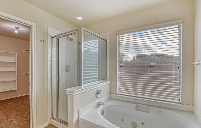 4-bedroom rental at 6615 Ivywood in San Antonio, TX — photo 3