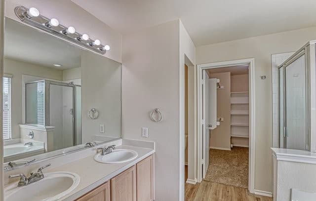4-bedroom rental at 6615 Ivywood in San Antonio, TX — photo 4