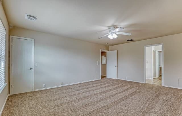 4-bedroom rental at 6615 Ivywood in San Antonio, TX — photo 5