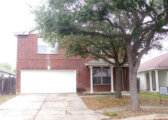 4-bedroom rental at 9131 Laguna in San Antonio, TX — photo 3