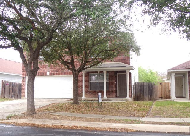 4-bedroom rental at 9131 Laguna in San Antonio, TX — photo 4