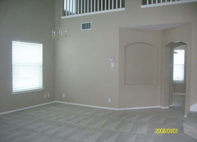 3-bedroom rental at 1122 Cockroft in San Antonio, TX — photo 3