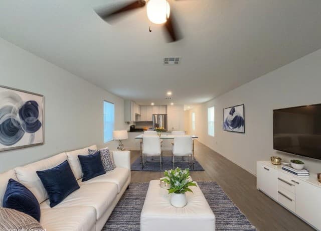 3-bedroom rental at 7630 Aston Cross in San Antonio, TX — photo 2