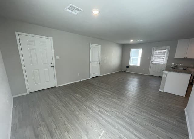 3-bedroom rental at 7214 Cultivator Way in San Antonio, TX — photo 3