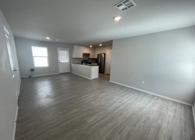 3-bedroom rental at 7214 Cultivator Way in San Antonio, TX — photo 4