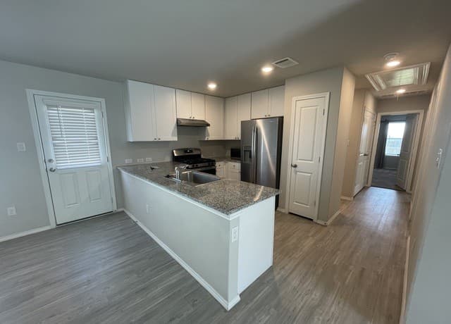 3-bedroom rental at 7214 Cultivator Way in San Antonio, TX — photo 5