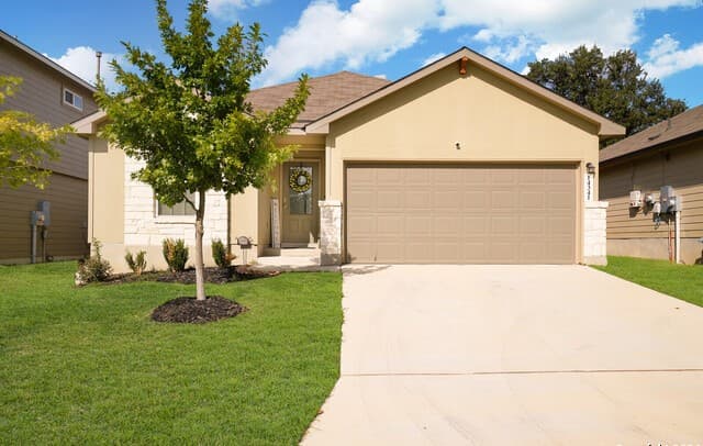3-bedroom rental at 14341 Flint Path in San Antonio TX
