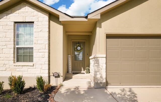 3-bedroom rental at 14341 Flint Path in San Antonio, TX — photo 3
