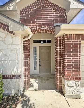 3-bedroom rental at 610 Point Spring in San Antonio, TX — photo 2