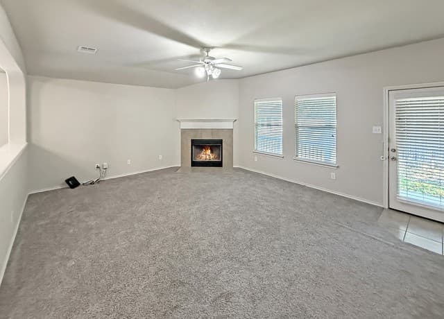 3-bedroom rental at 610 Point Spring in San Antonio, TX — photo 3