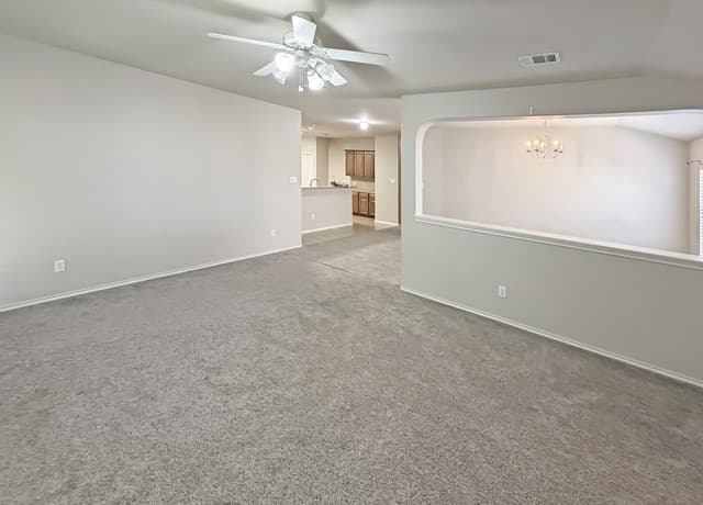 3-bedroom rental at 610 Point Spring in San Antonio, TX — photo 4