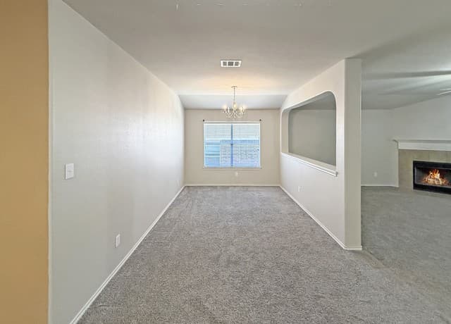 3-bedroom rental at 610 Point Spring in San Antonio, TX — photo 5
