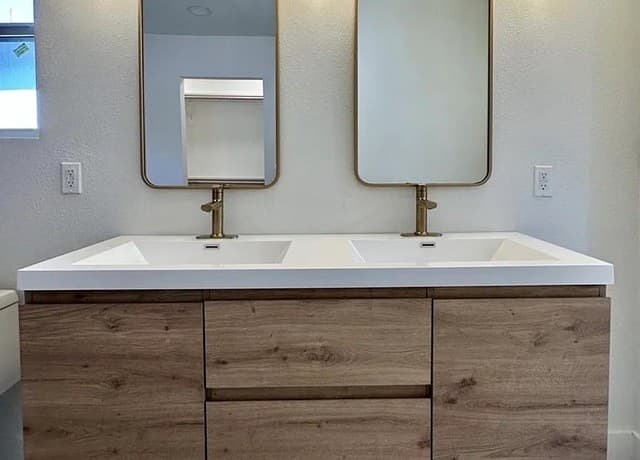 426 E Woodlawn — photo 4