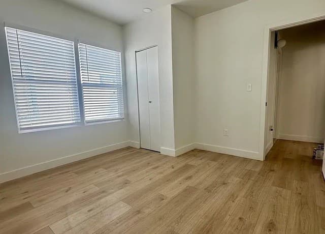 426 E Woodlawn — photo 5