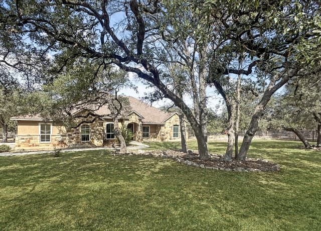 113 Hoskins — photo 2