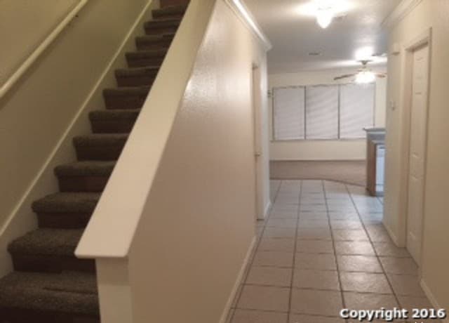 3-bedroom rental at 8017 Santa Catalina in San Antonio, TX — photo 2