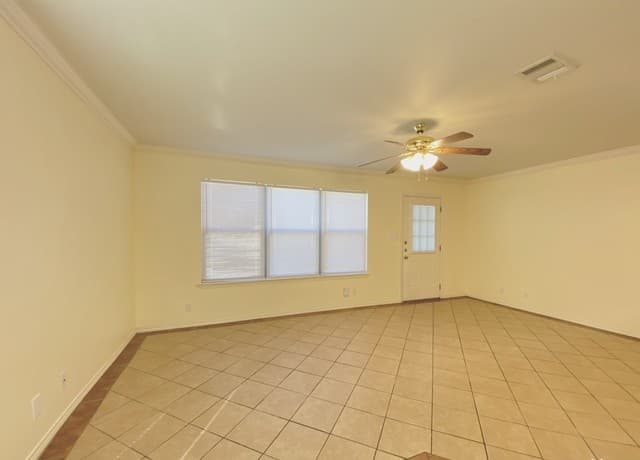 3-bedroom rental at 8017 Santa Catalina in San Antonio, TX — photo 3