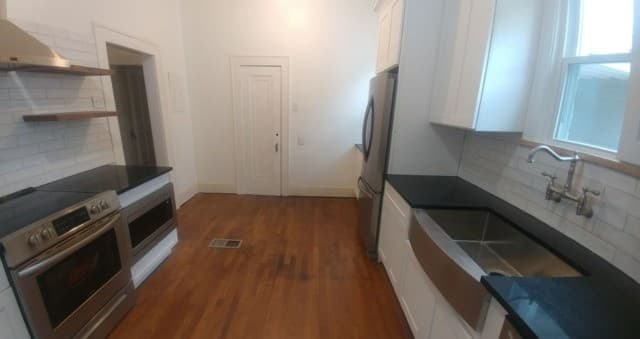 411 W Mistletoe Ave — photo 4