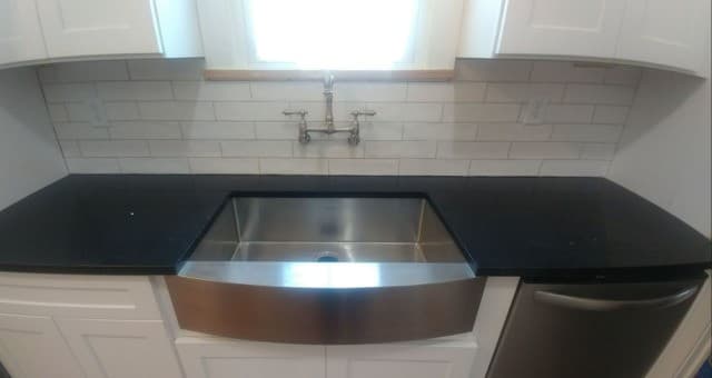 411 W Mistletoe Ave — photo 5