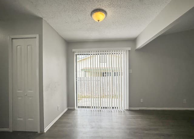 3-bedroom rental at 9627 Vale in San Antonio, TX — photo 5