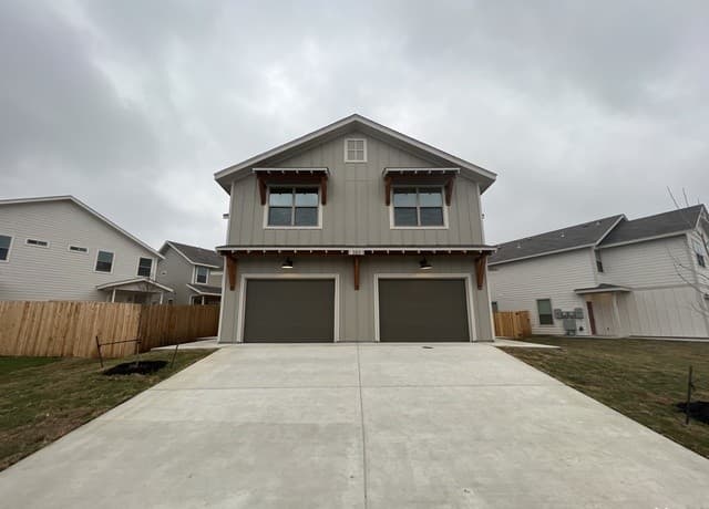 3-bedroom rental at 13851 Enzo Gate Unit 101 in San Antonio, TX — photo 2