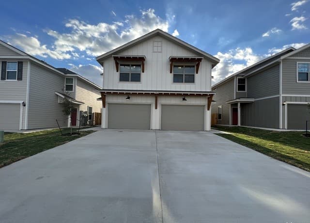 3-bedroom rental at 7513 Astro Field Unit 101 in San Antonio, TX — photo 2