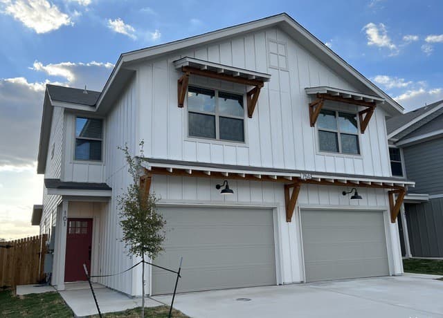 3-bedroom rental at 7513 Astro Field Unit 101 in San Antonio, TX — photo 3
