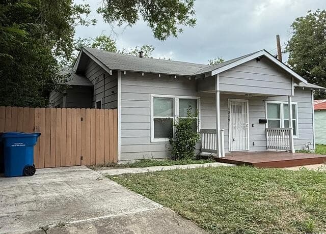 1315 S Olive St. — photo 4