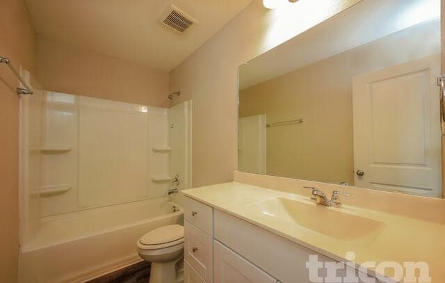 3-bedroom rental at 14338 Palm Ridge in San Antonio, TX — photo 3